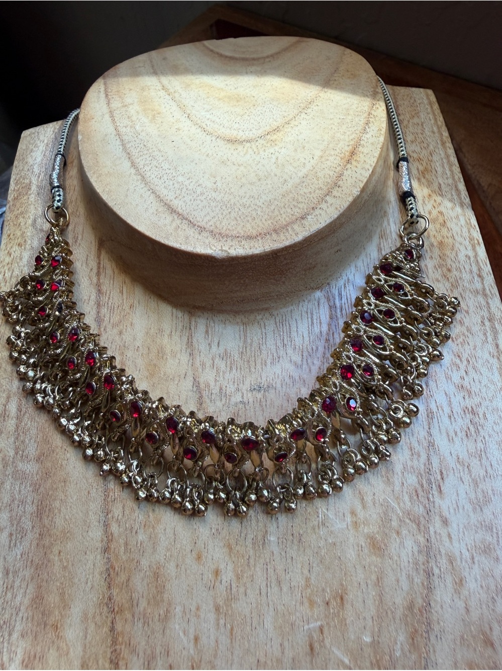 Indian necklace choker adjustable with red stones